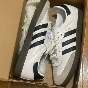 USED ADIDAS SAMBAS- Fits size 7- 7.5 in womens